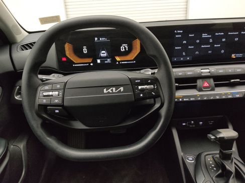 Used 2025 Kia K4 FWD image 22