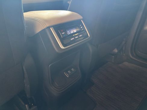 Used 2021 Subaru Ascent Premium w/ Convenience Package image 25