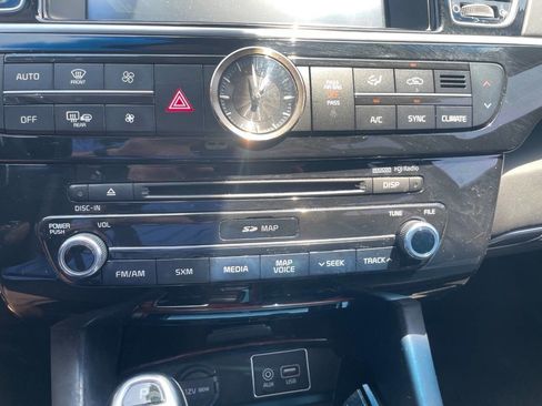 Used 2016 Kia K900 Luxury RWD image 62