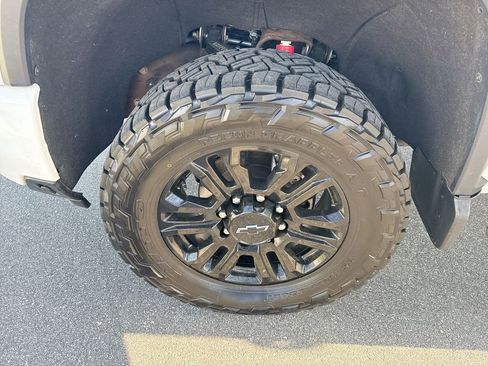 Used 2024 Chevrolet Silverado 2500 LTZ w/ LTZ Plus Package image 29