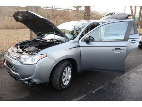 Used 2014 Mitsubishi Outlander ES image 17