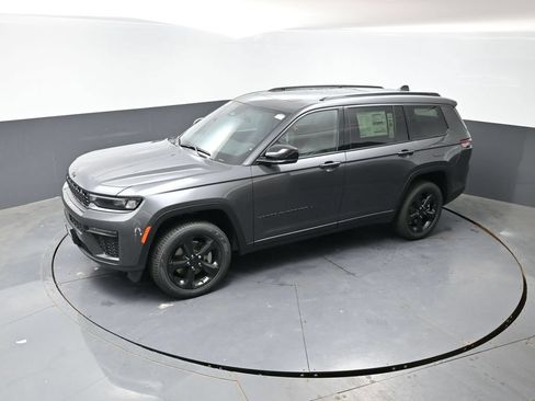 New 2026 Jeep Grand Cherokee L Limited w/ Limited Altitude Package AWD/4WD image 34