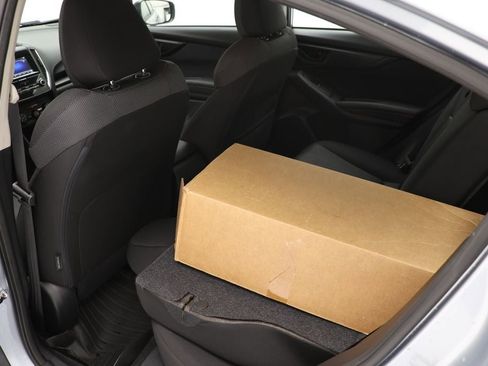 Used 2017 Subaru Impreza 2.0i Premium image 11