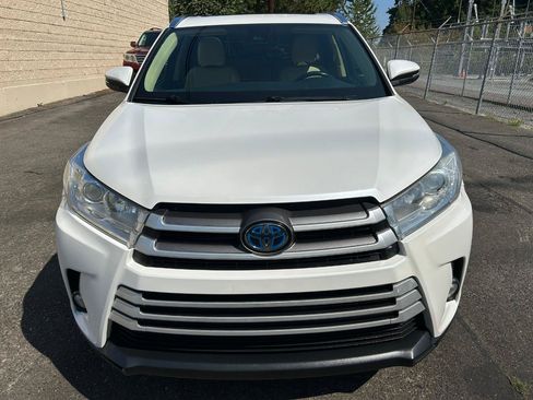 Used 2019 Toyota Highlander XLE AWD/4WD image 2