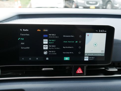 Used 2025 Kia Carnival EX FWD image 22