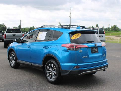 Used 2018 Toyota RAV4 XLE AWD/4WD image 7