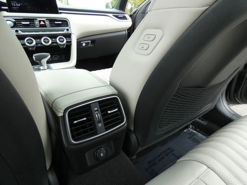 Used 2023 Genesis G70 2.0T w/ Sport Prestige Package image 42