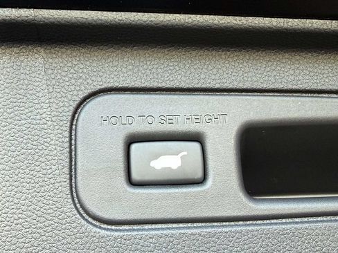 Used 2025 Honda Pilot Black Edition image 20