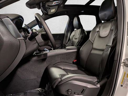 New 2026 Volvo XC60 B5 Ultra w/ Climate Package image 4