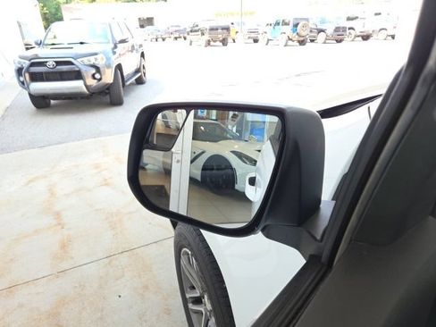 Used 2022 Chevrolet Colorado W/T w/ Custom Special Edition AWD/4WD image 35