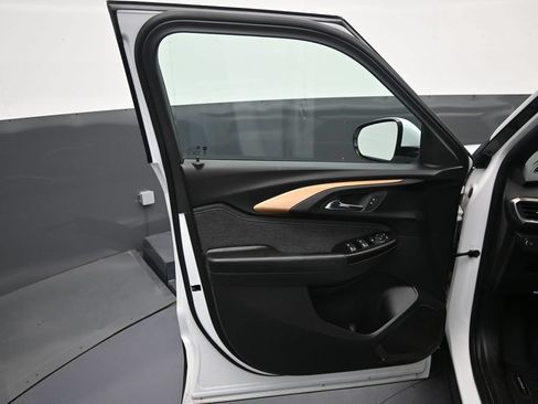 Used 2023 Chevrolet TrailBlazer ACTIV FWD image 11