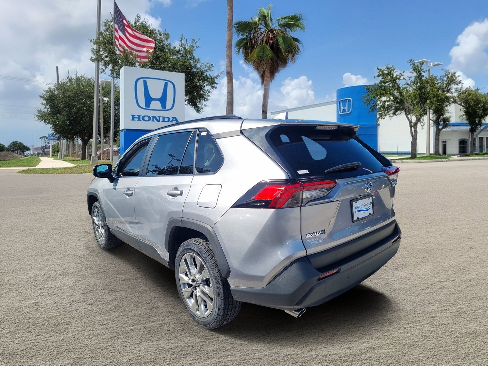 Used 2023 Toyota RAV4 XLE Premium FWD image 5