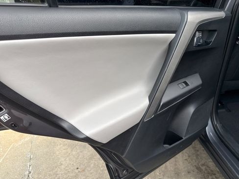 Used 2016 Toyota RAV4 XLE image 37