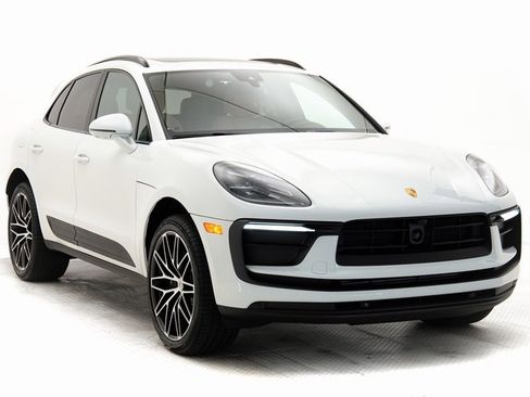New 2025 Porsche Macan image 34