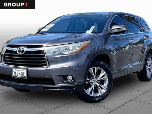 Used 2015 Toyota Highlander Plus FWD image 1