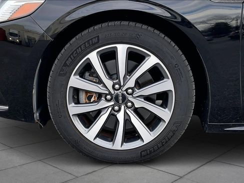 Used 2017 Lincoln Continental Premiere image 10