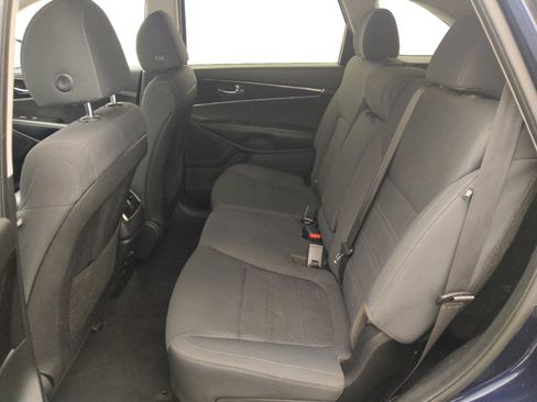 Used 2020 Kia Sorento S image 18