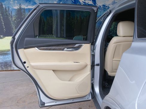 Used 2019 Cadillac XT5 FWD image 33