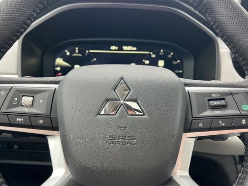 New 2026 Mitsubishi Outlander SE image 25
