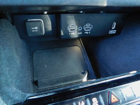 Used 2022 Jeep Wagoneer Series III w/ Flexible Seating Group image 39