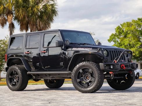 Used 2015 Jeep Wrangler Unlimited Rubicon AWD/4WD image 2