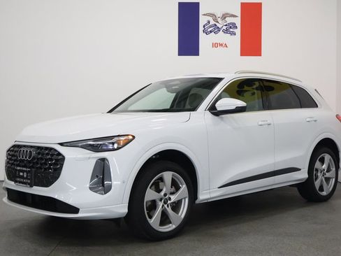 New 2025 Audi Q5 Premium Plus w/ Premium Plus AWD/4WD image 8
