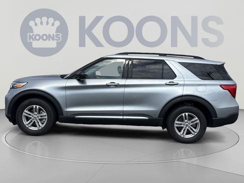 Used 2024 Ford Explorer XLT w/ Equipment Group 202A AWD/4WD image 2