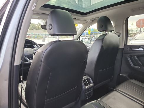 Used 2022 Volkswagen Tiguan SE w/ Panoramic Sunroof Package image 14