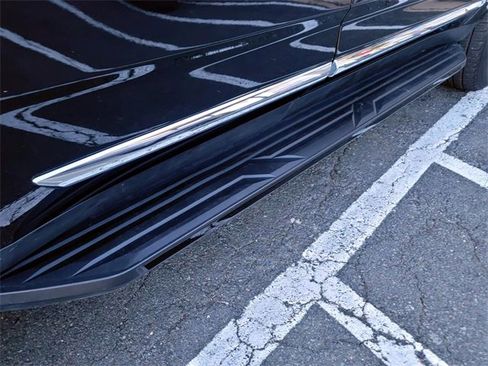 Used 2024 GMC Yukon SLT image 8