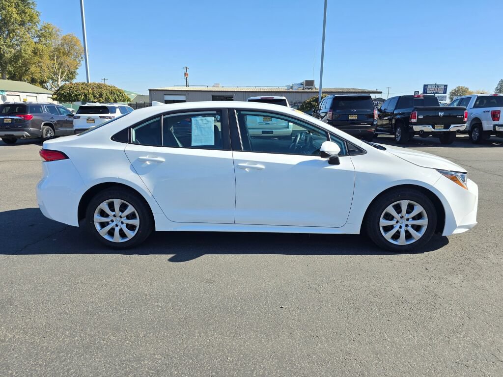 Used 2025 Toyota Corolla LE FWD image 7