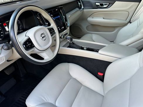 Used 2022 Volvo V60 T5 Cross Country w/ Advanced Package image 10