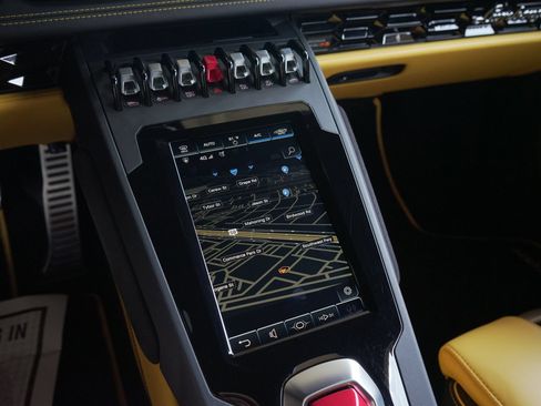Used 2021 Lamborghini Huracan EVO RWD image 15