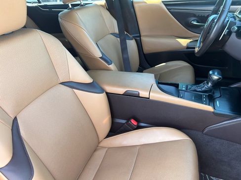 Used 2021 Lexus ES 300h w/ Premium Package FWD image 12