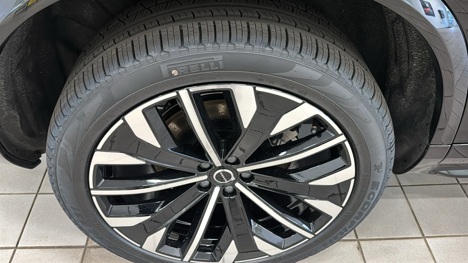 New 2026 Volvo XC90 T8 Plus w/ Protection Package Premier AWD/4WD image 32