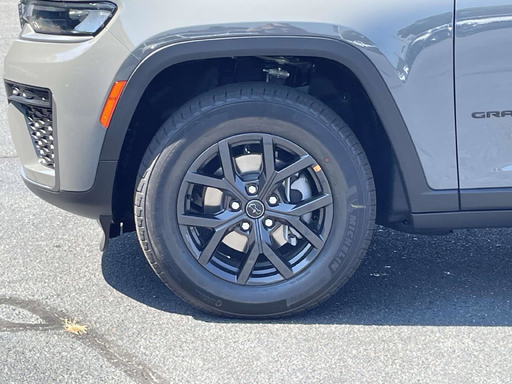 New 2027 Jeep Grand Cherokee Altitude AWD/4WD image 11