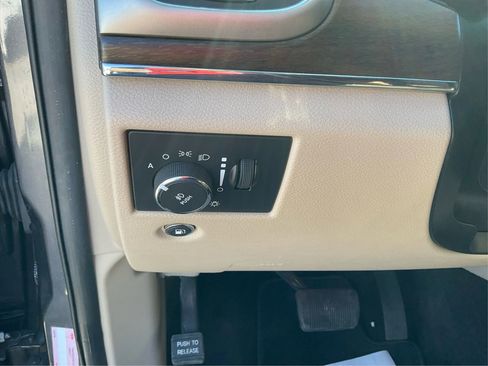 Used 2015 Jeep Grand Cherokee Limited w/ Luxury Group II image 17