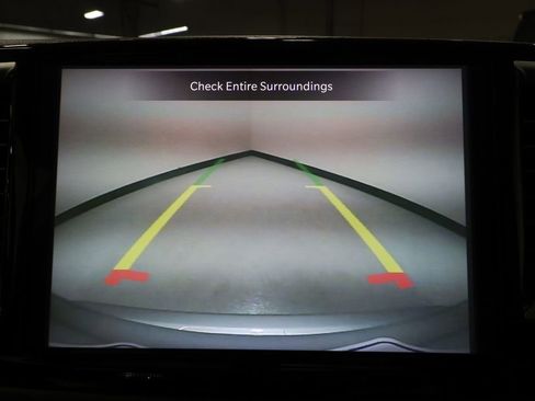 Used 2024 Chrysler Pacifica Touring-L FWD image 13