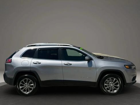 Used 2019 Jeep Cherokee Latitude Plus w/ Cold Weather Group AWD/4WD image 7