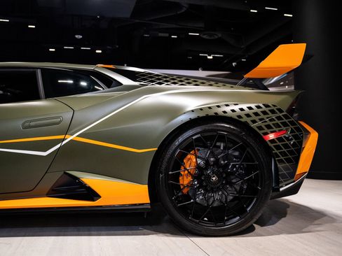 Used 2022 Lamborghini Huracan STO image 21