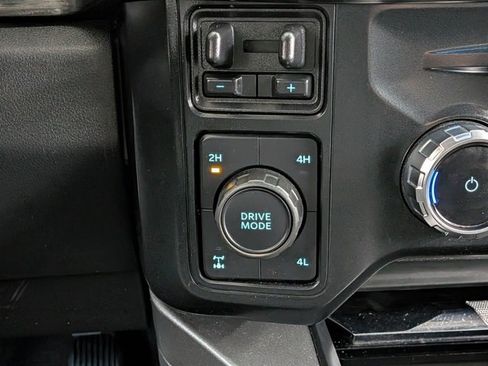 Used 2023 Ford F250 Lariat w/ Black Appearance Package image 34