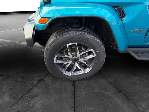 Used 2024 Jeep Wrangler Unlimited image 14