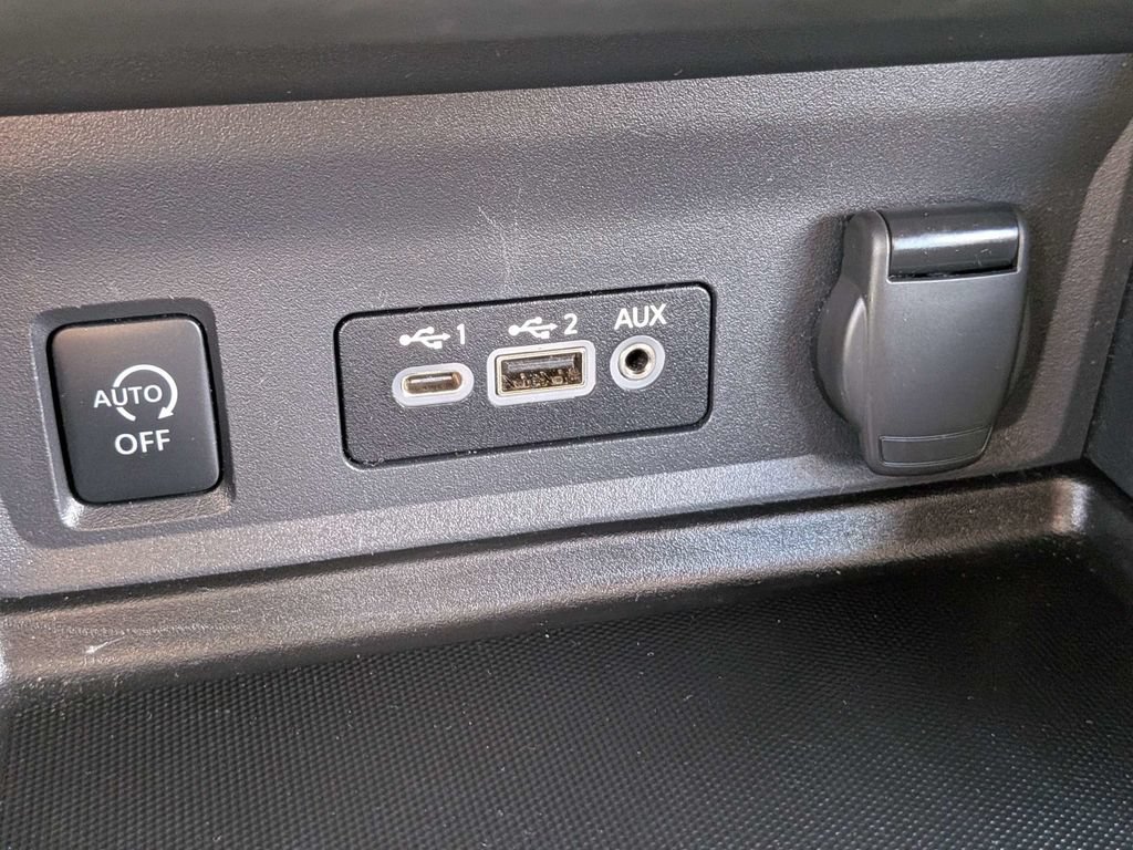 Used 2025 Nissan Sentra SV FWD image 22