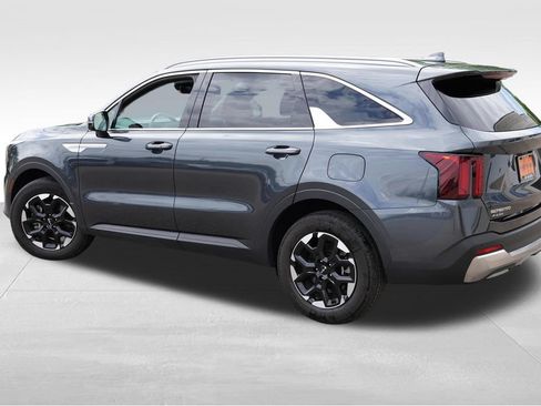 Certified 2024 Kia Sorento S w/ Panoramic Sunroof Package AWD/4WD image 8