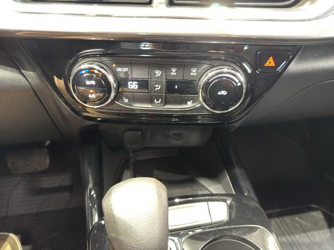 Used 2025 Chevrolet Trax ACTIV w/ Sunroof Package FWD image 28