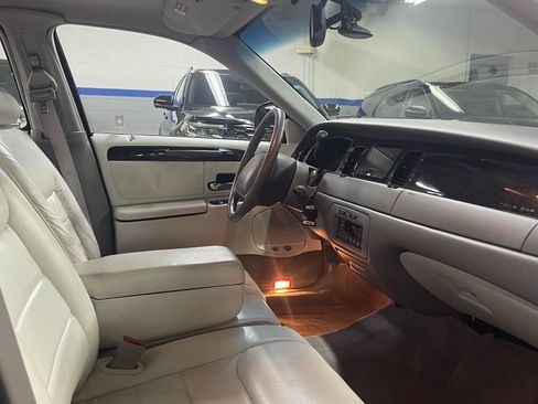 Used 1999 Lincoln Town Car Signature image 15