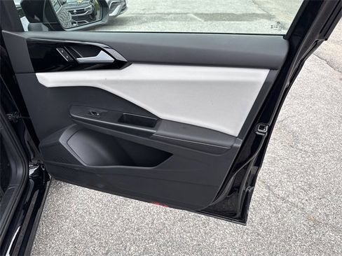 Used 2025 Volkswagen Taos S image 30