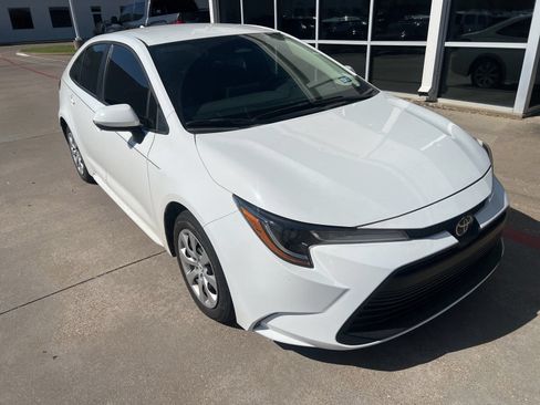 Used 2023 Toyota Corolla LE FWD image 3