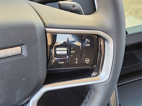 Used 2025 Land Rover Discovery Sport S image 28