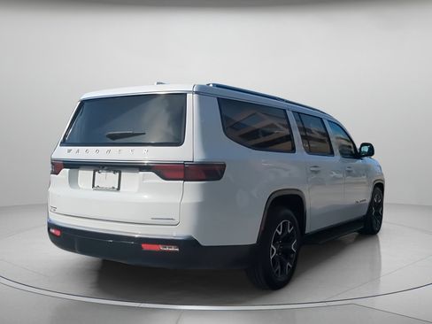 Used 2023 Jeep Wagoneer L Series III w/ Preferred Equipment Group image 27