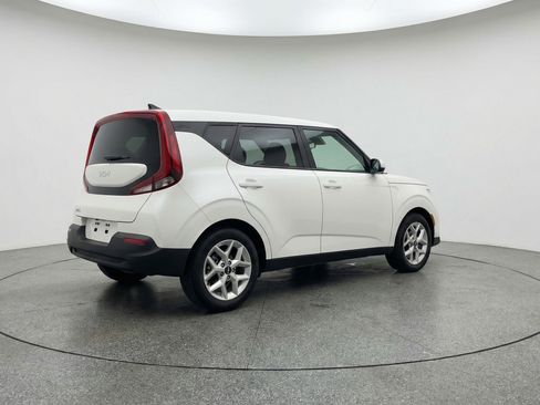 Used 2025 Kia Soul LX w/ LX Technology Package FWD image 9